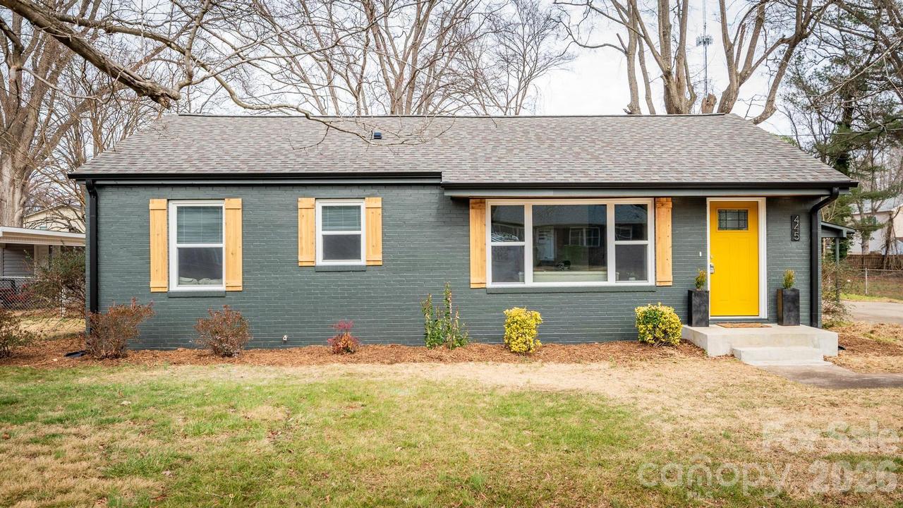 445 Hillcrest Dr., Statesville, NC 28677