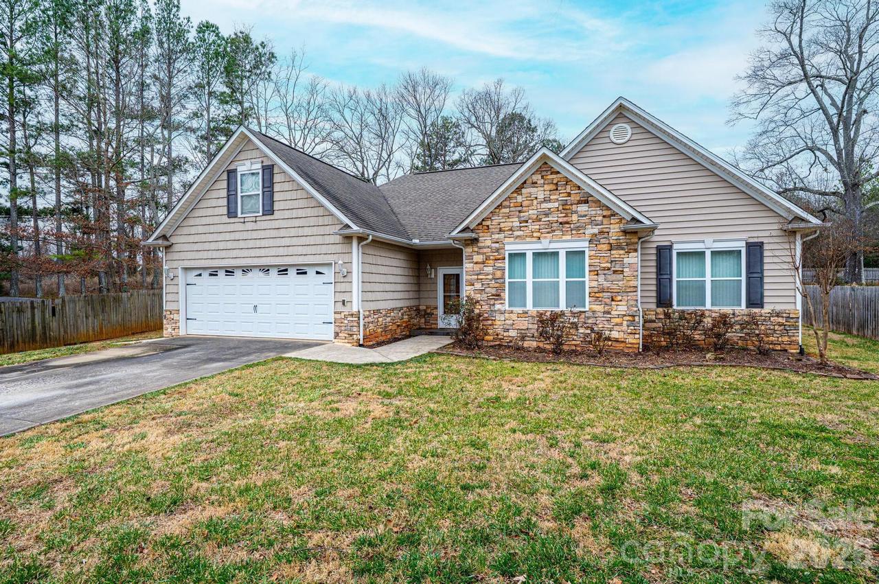 1825 Plaza Dr., Hickory, NC 28602