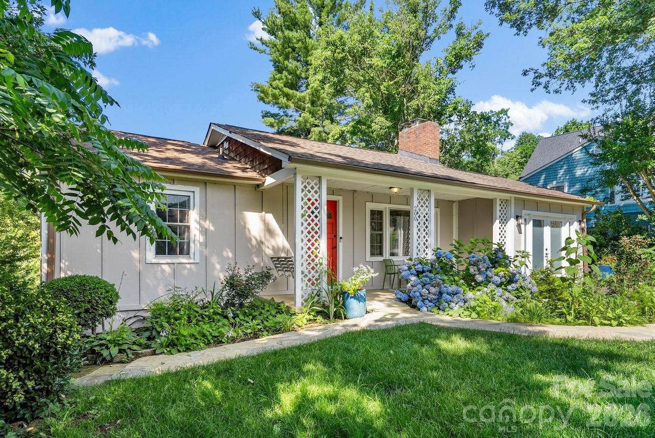 200 Aurora Dr., Asheville, NC 28805