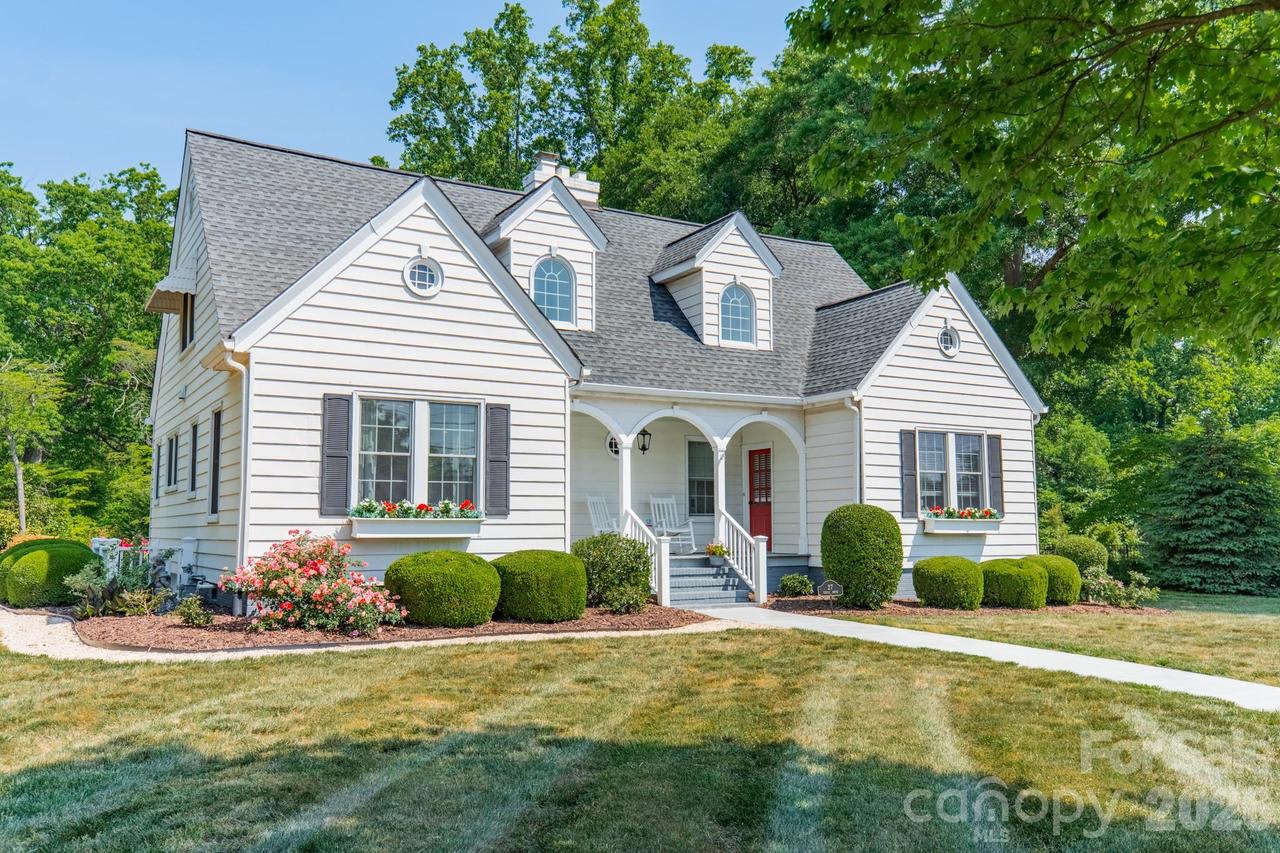 27 Circle Dr., Belmont, NC 28012