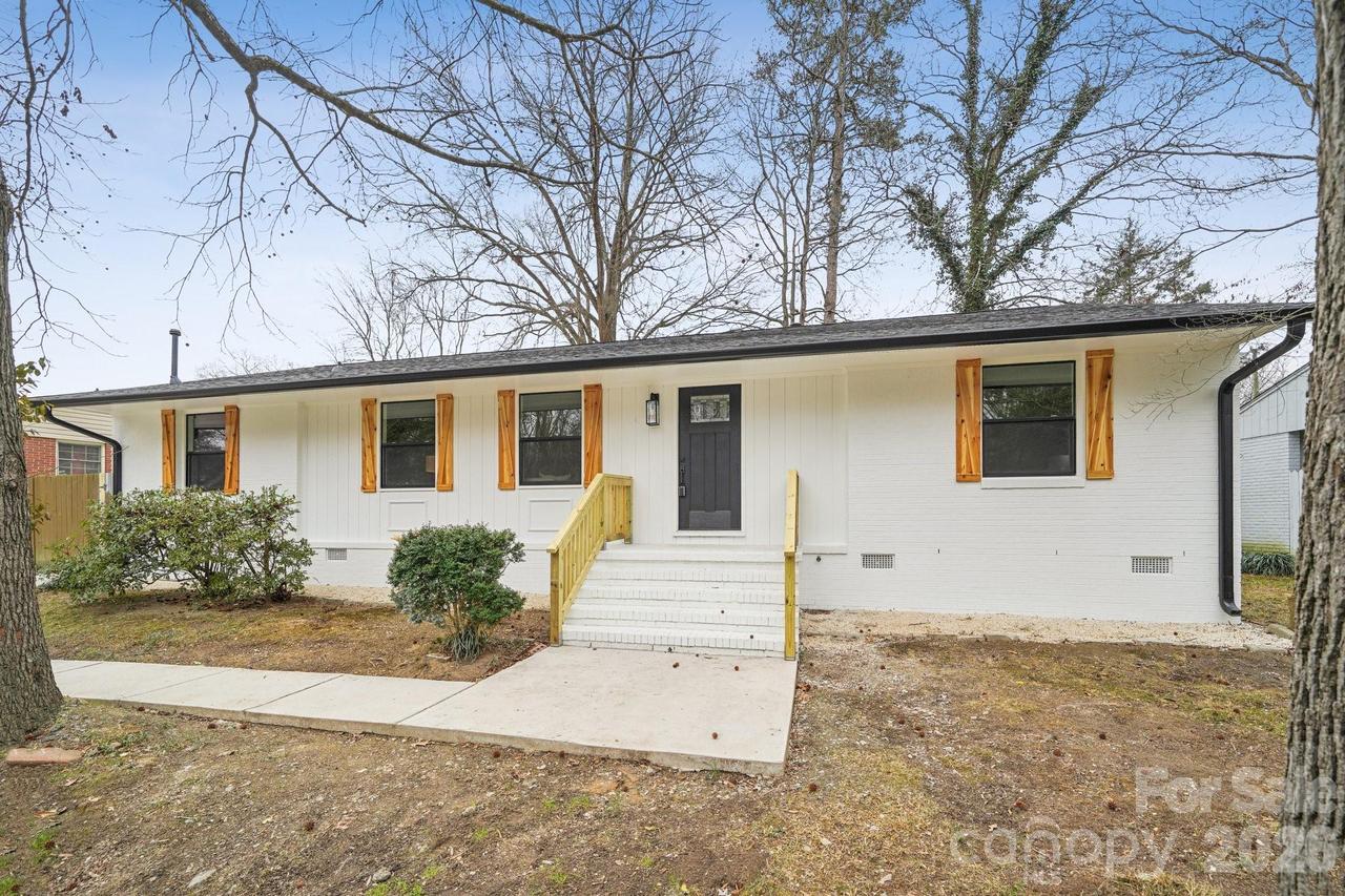 3900 Foxford Pl., Charlotte, NC 28215