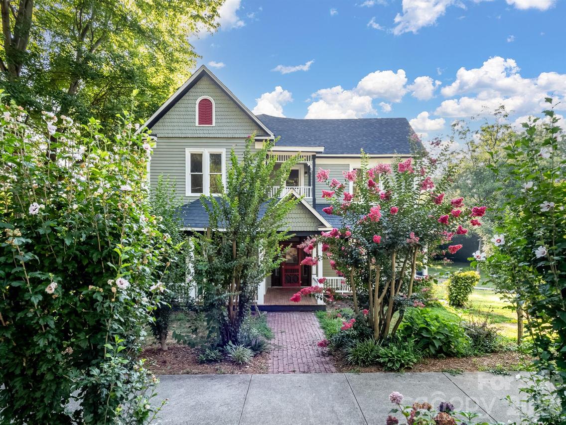 613 S Mulberry St., Statesville, NC 28677