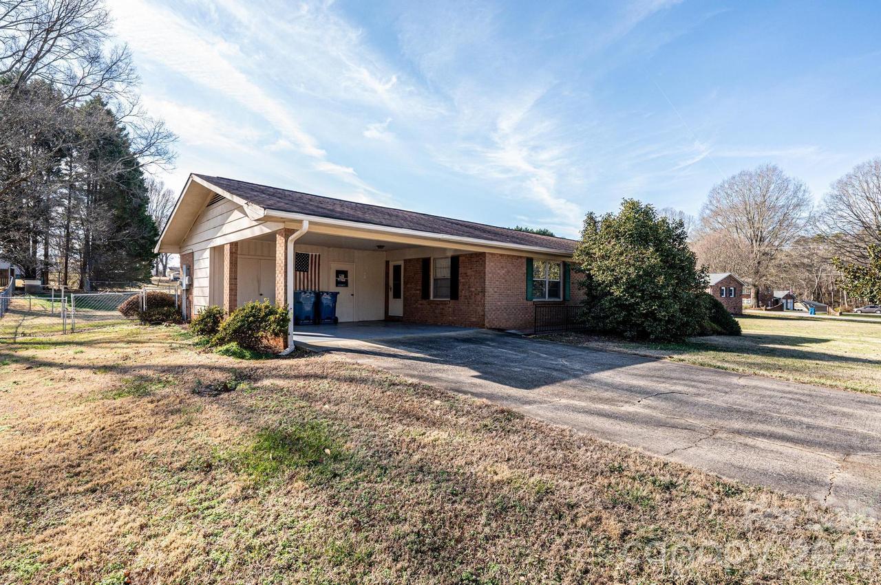 2347 Plainfield Dr., Conover, NC 28613