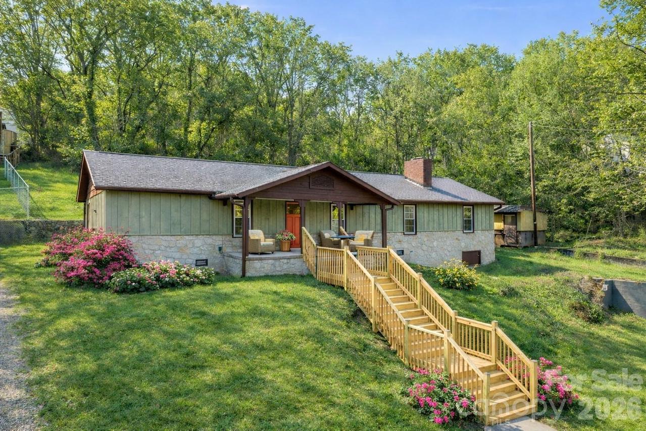 62 Mitchell St., Canton, NC 28716