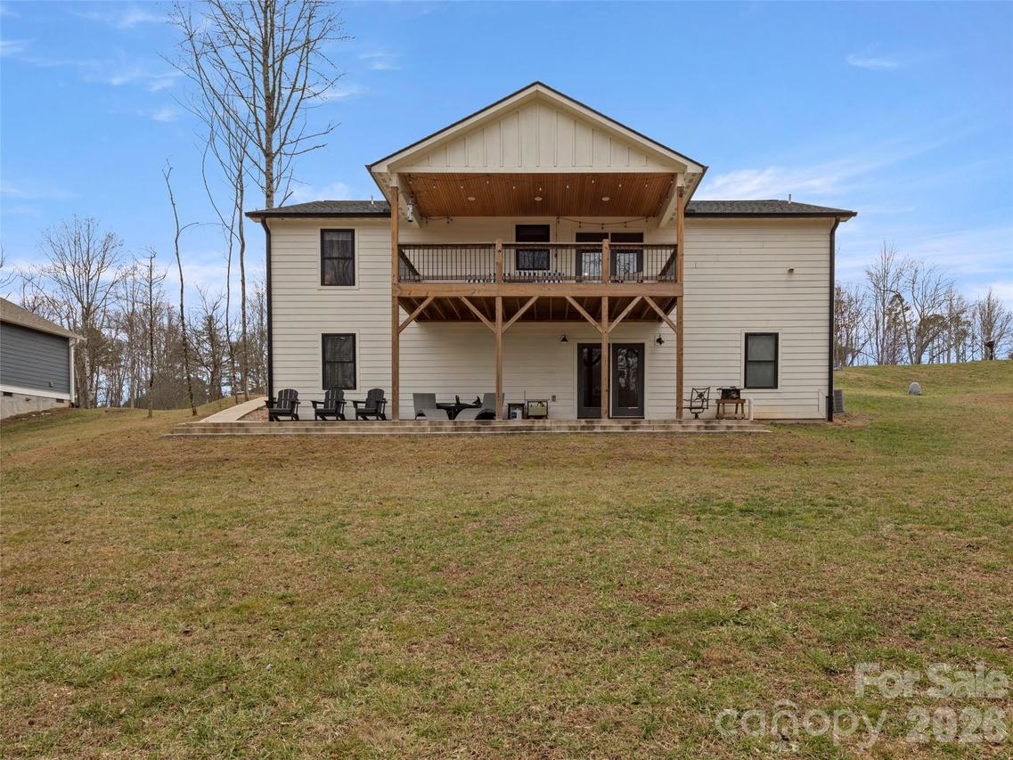 127 Walt Dr., Hendersonville, NC 28792