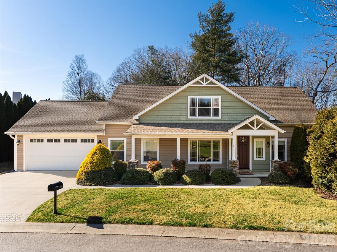 34 Driftstone Cir., Arden, NC 28704