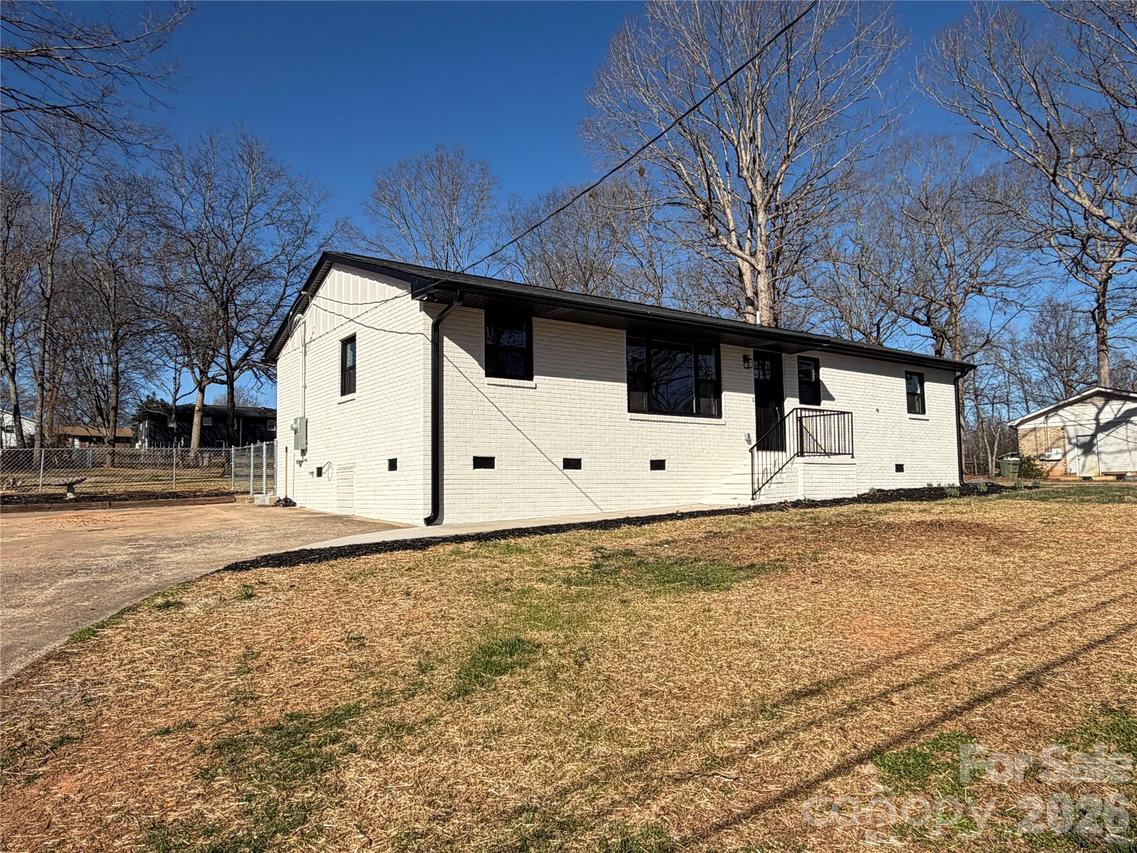 1906 Oakhurst Dr., Shelby, NC 28152