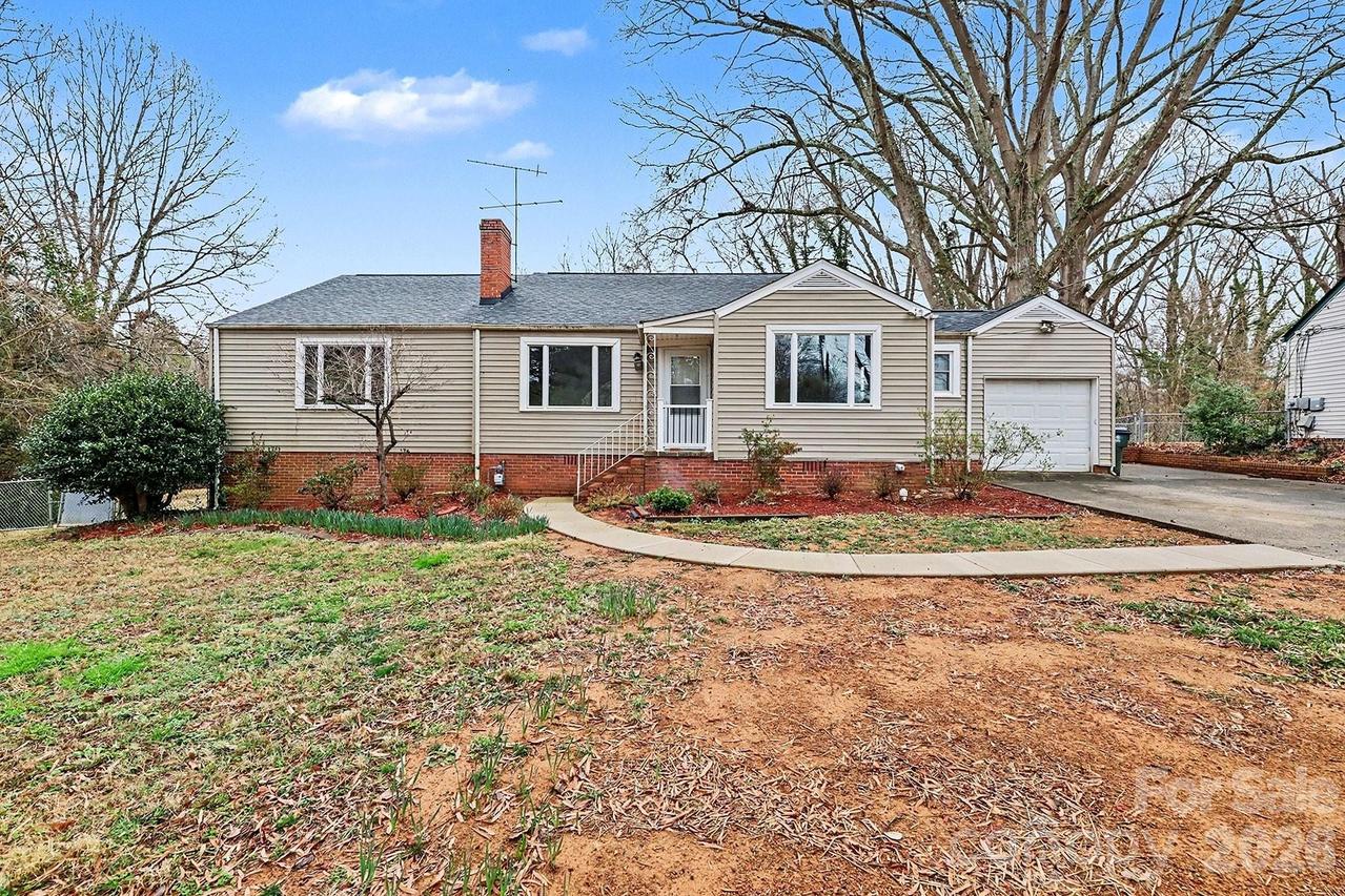 225 Valleyview Pl., Salisbury, NC 28144