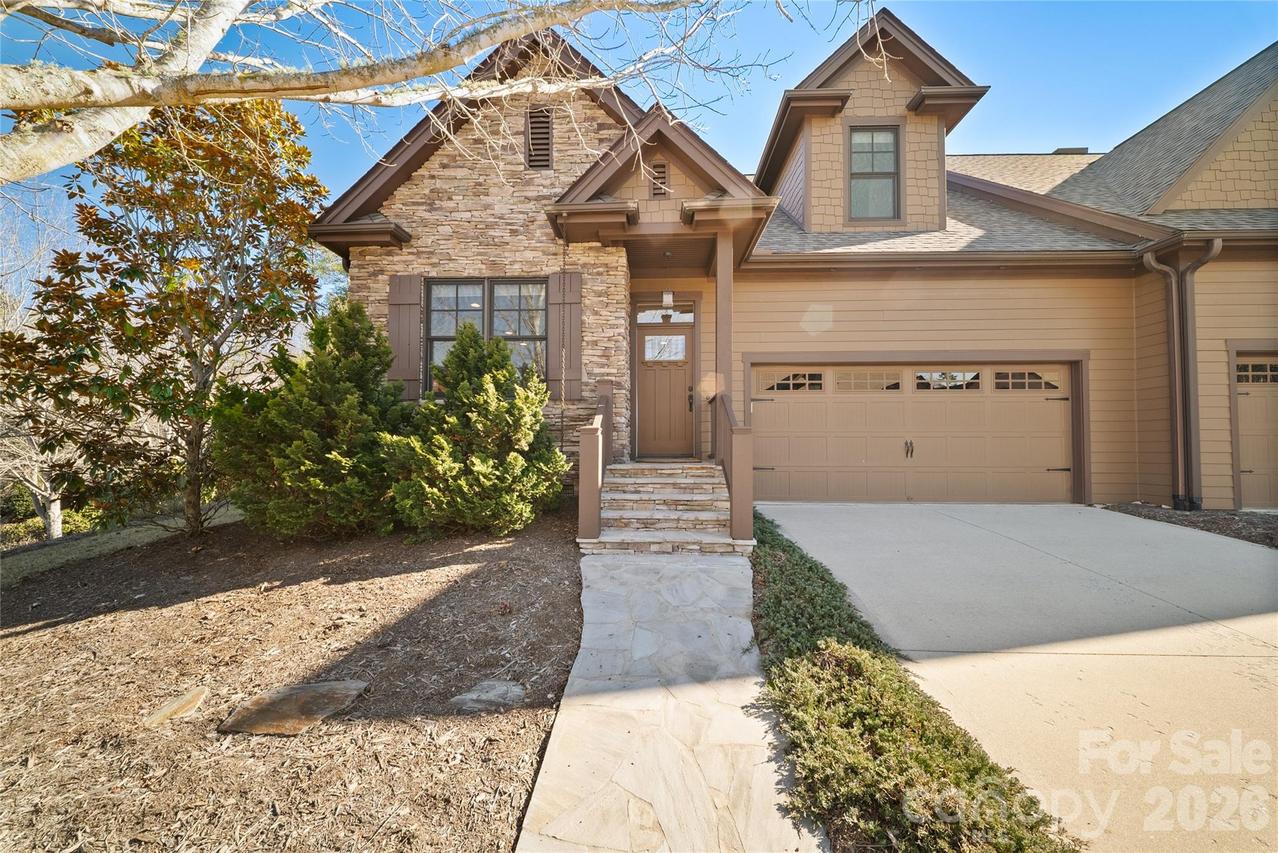 2 Meadow Vista Ct., Asheville, NC 28803