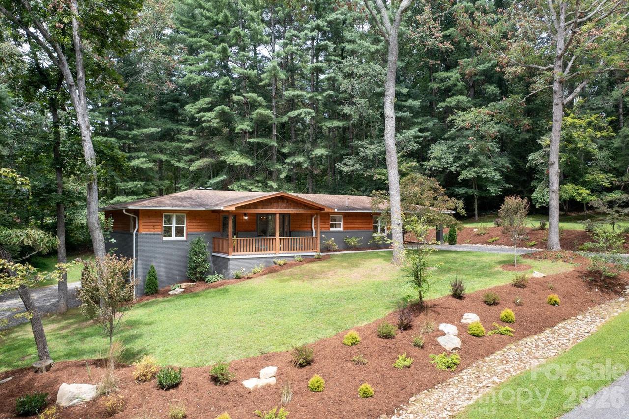 15 Pine Ridge Ct., Fletcher, NC 28732