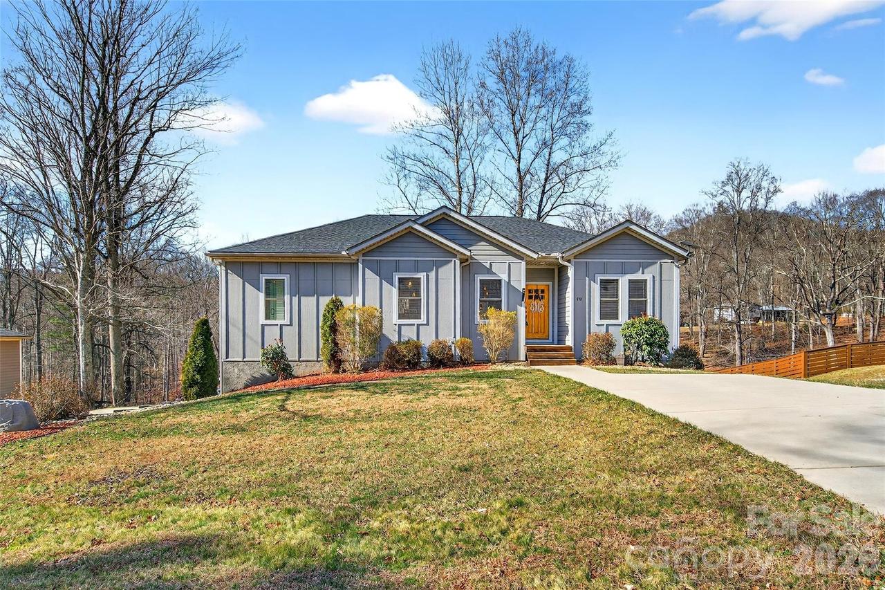 133,135 Ridge Rd., Candler, NC 28715