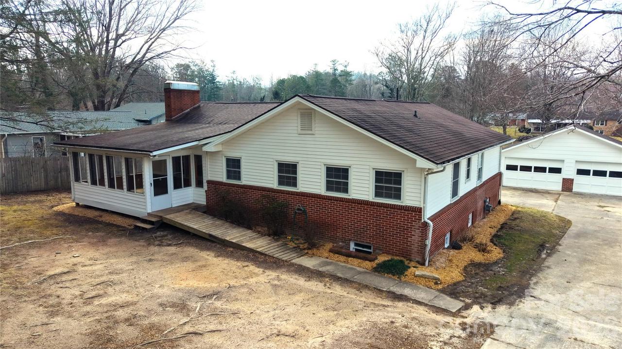 1627 Greenville Hwy., Hendersonville, NC 28792