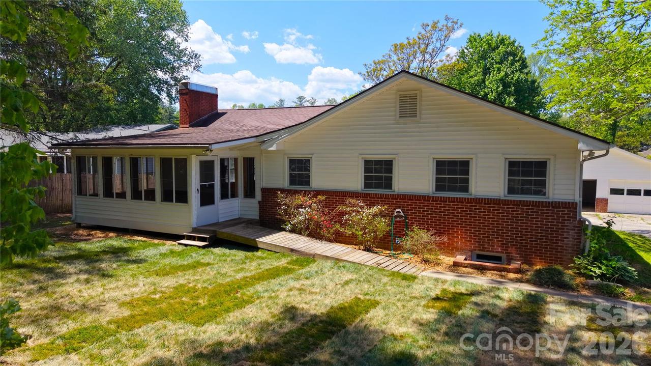 1627 Greenville Hwy., Hendersonville, NC 28792