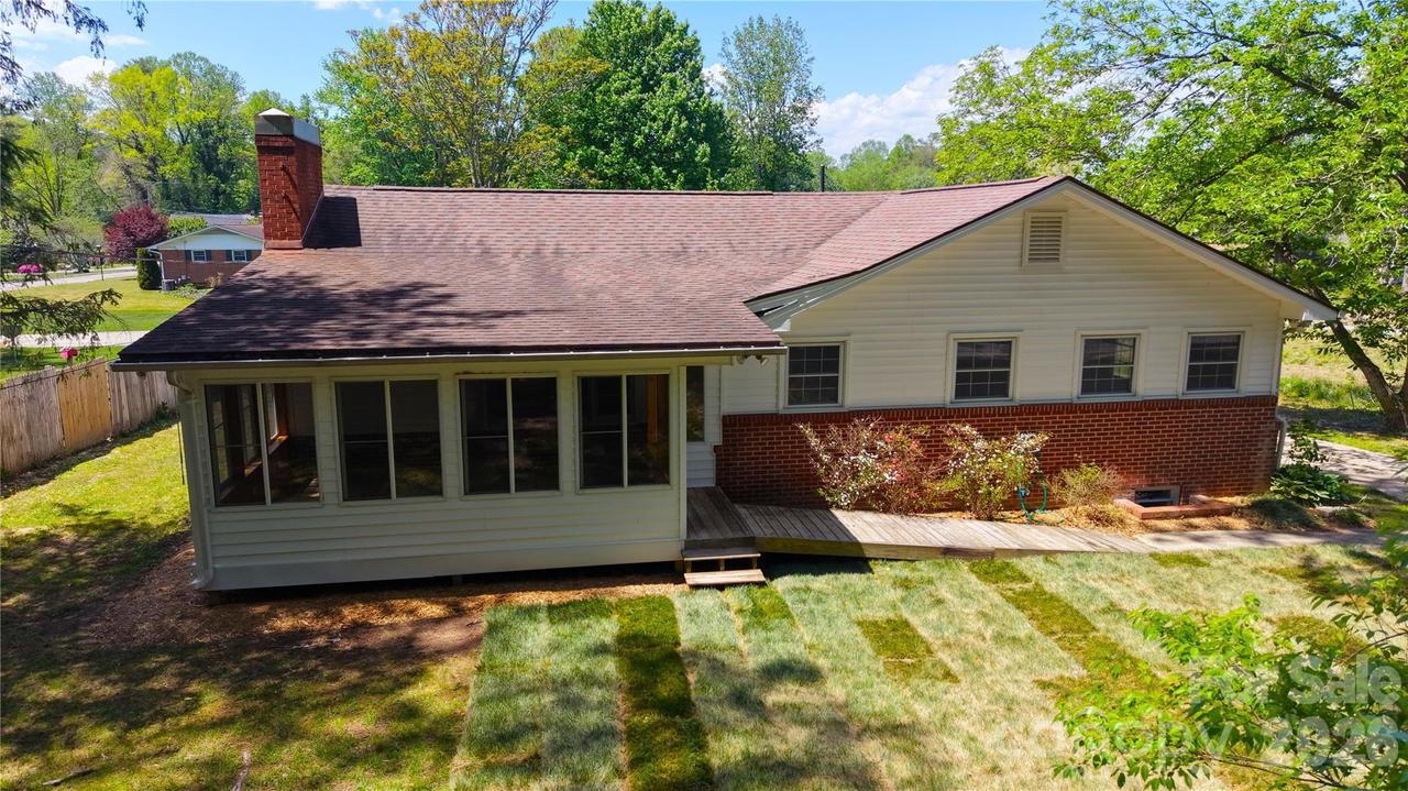1627 Greenville Hwy., Hendersonville, NC 28792