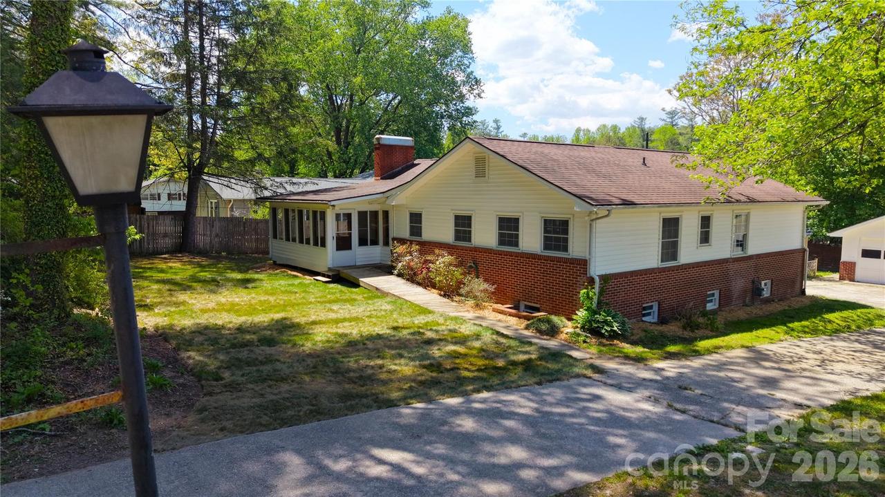 1627 Greenville Hwy., Hendersonville, NC 28792