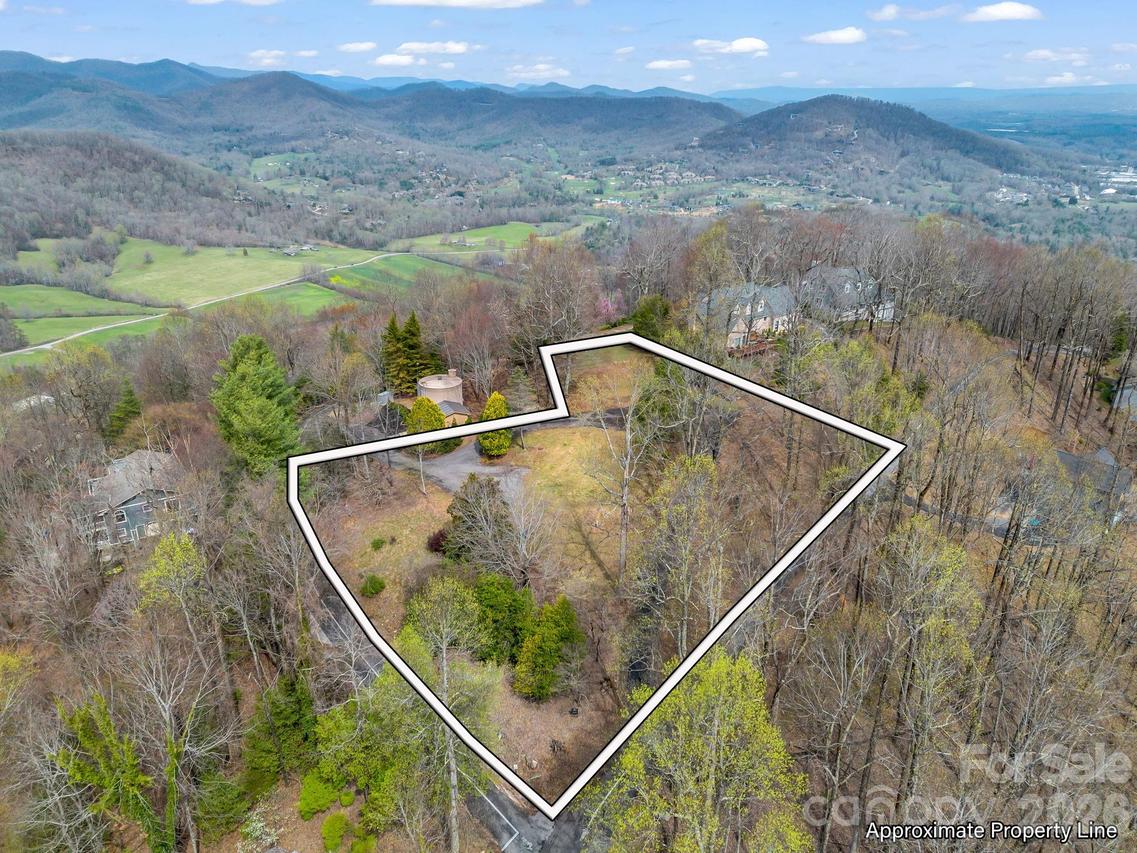 5 Chestnut Top Cir., Mills River, NC 28759