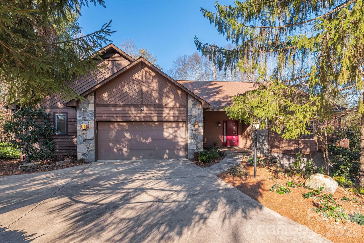 35 Hillcreek Dr., Asheville, NC 28804
