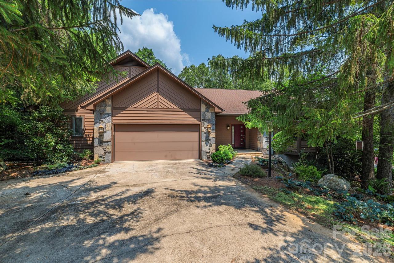 35 Hillcreek Dr., Asheville, NC 28804