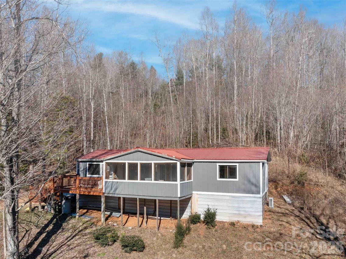 124 Cozy Cove Ln., Saluda, NC 28773