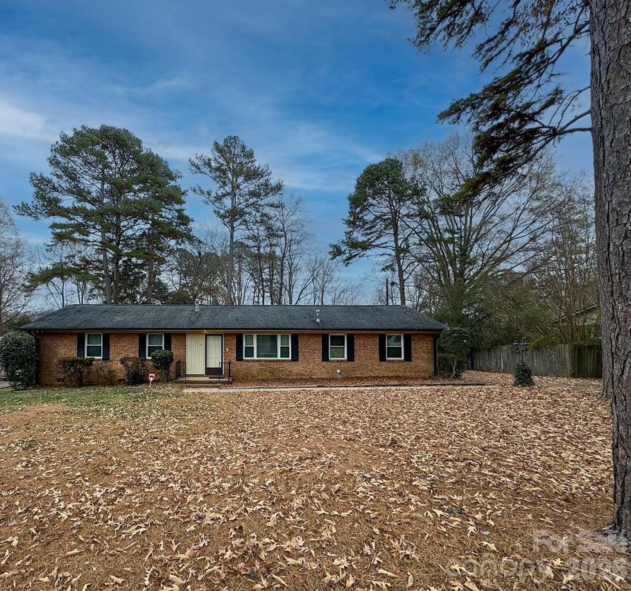 310 Cedarwood Ln., Matthews, NC 28104