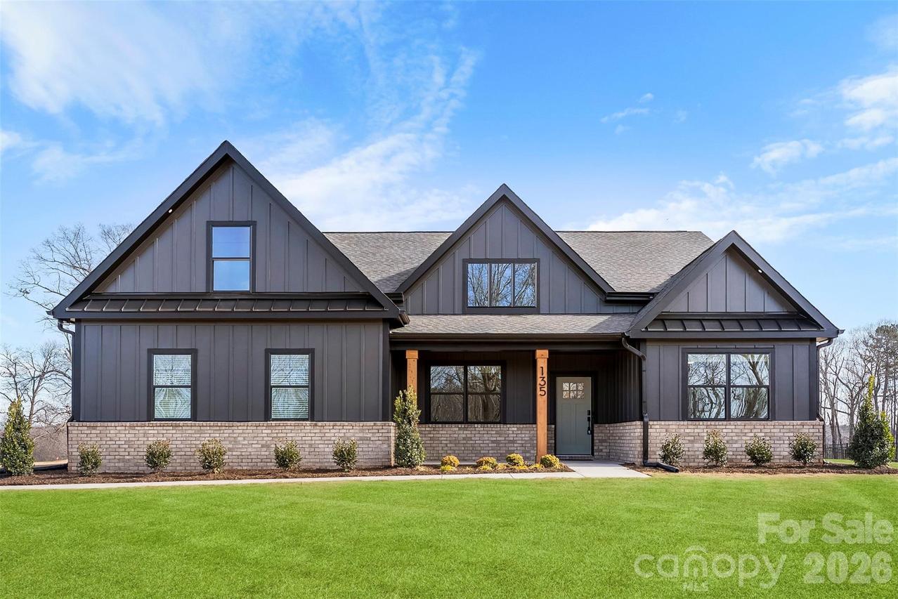 135 Harbourtown Dr., Kings Mountain, NC 28086