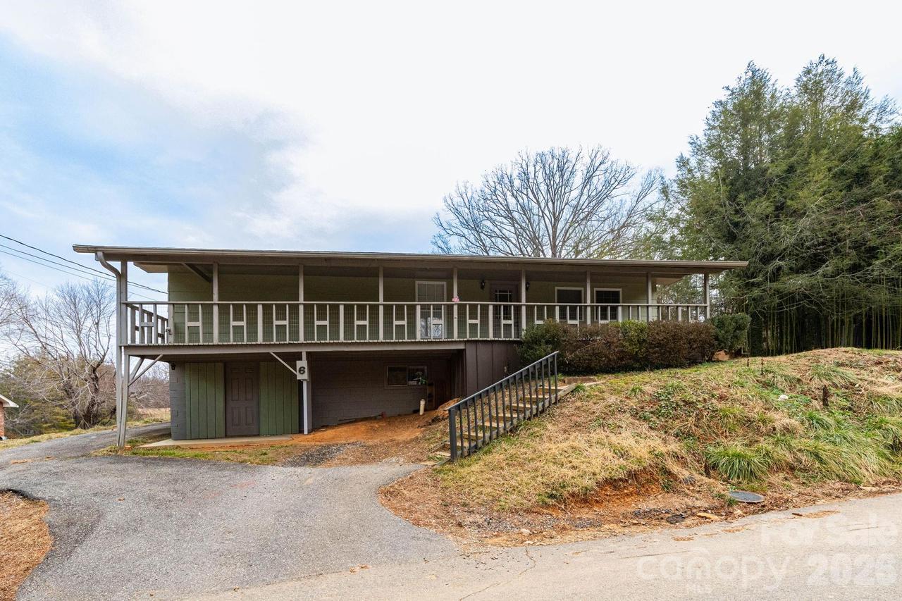 6 Overlook Cir., Asheville, NC 28803