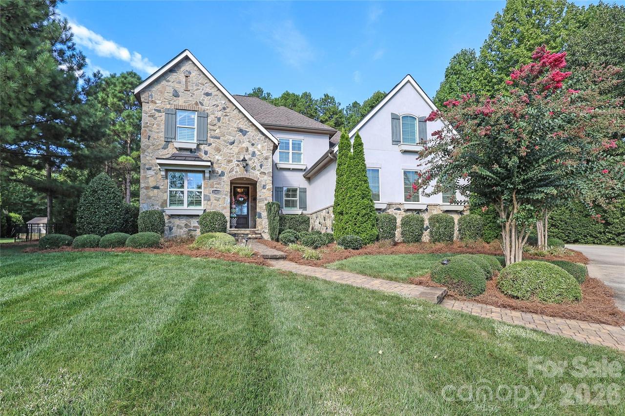13418 Castleford Dr., Mint Hill, NC 28227