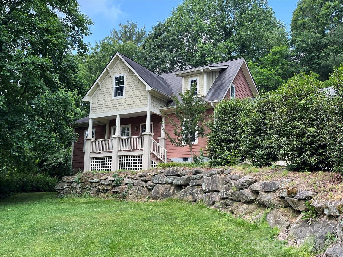508 Fairway Dr., Hendersonville, NC 28739