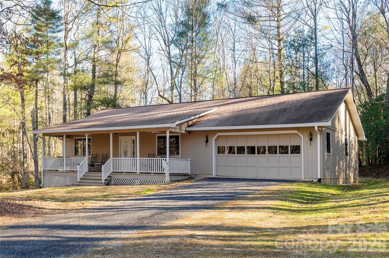 55 English Ivy Ln., Zirconia, NC 28790
