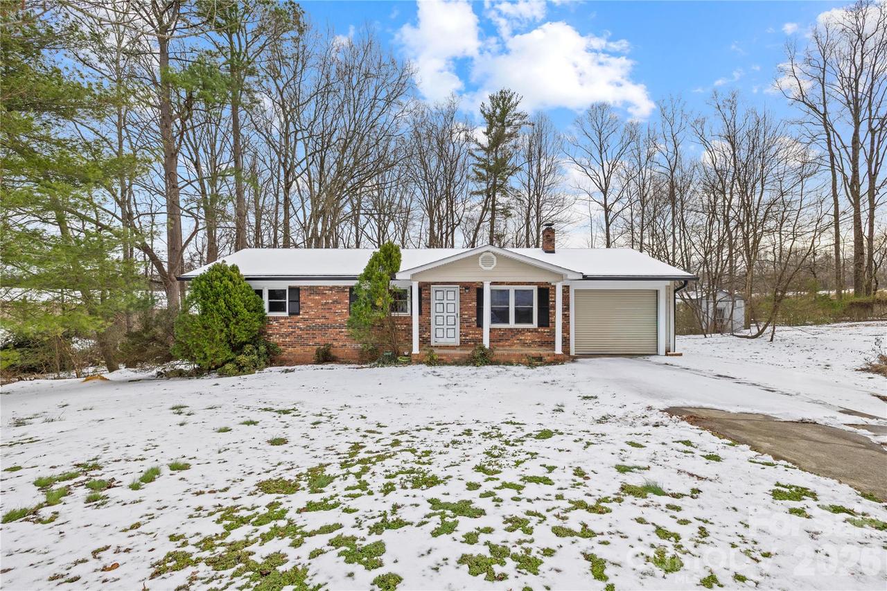 246 Harriet Ln., Statesville, NC 28625