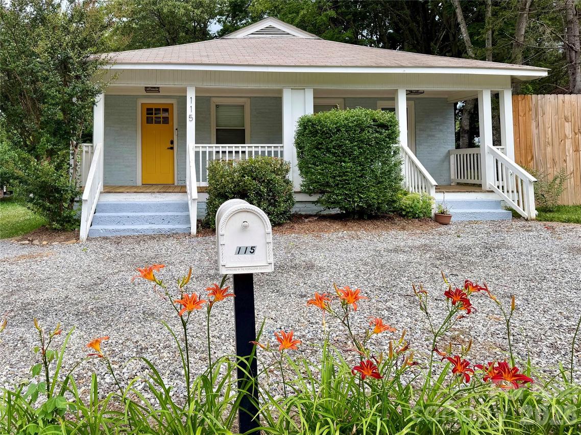 115 Powell St., Swannanoa, NC 28778