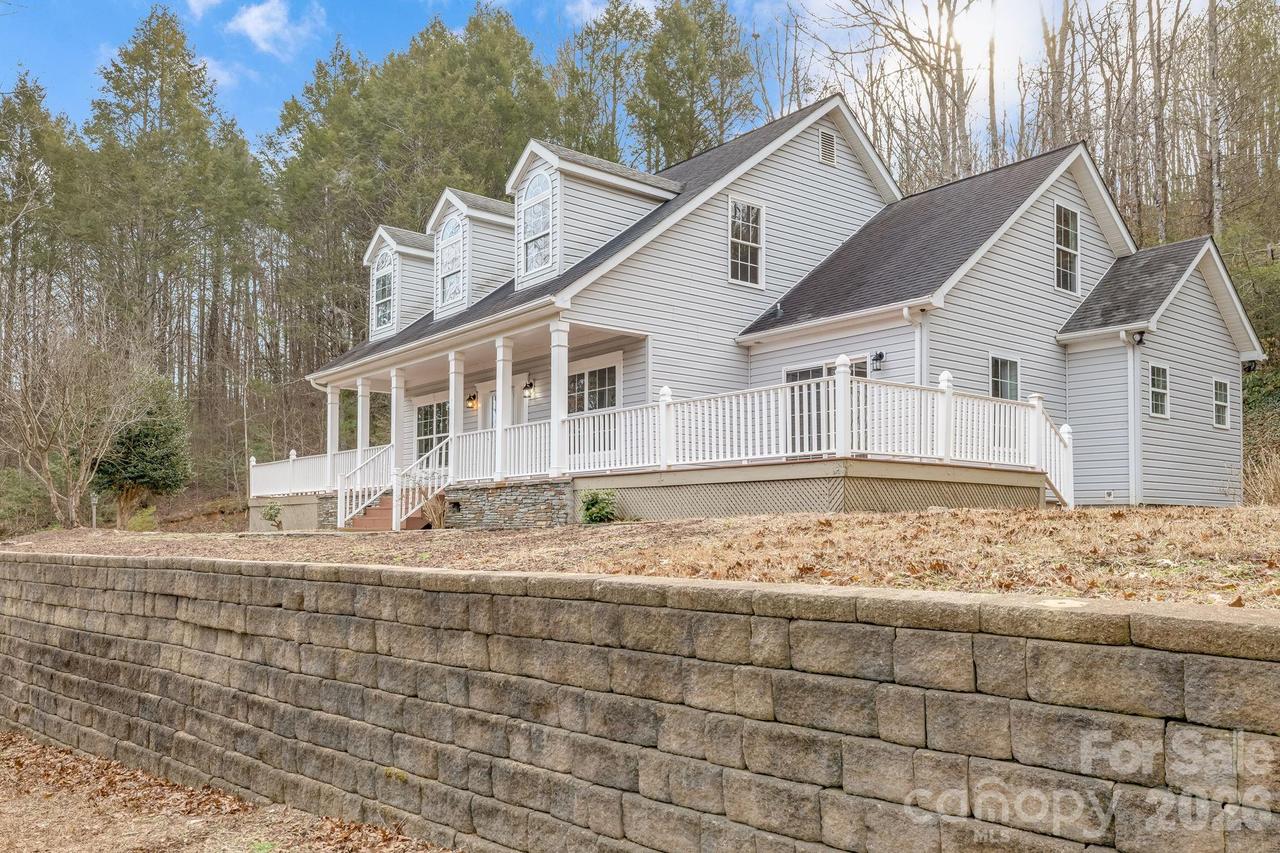 402 Sweetbriar Rd., Lake Lure, NC 28746