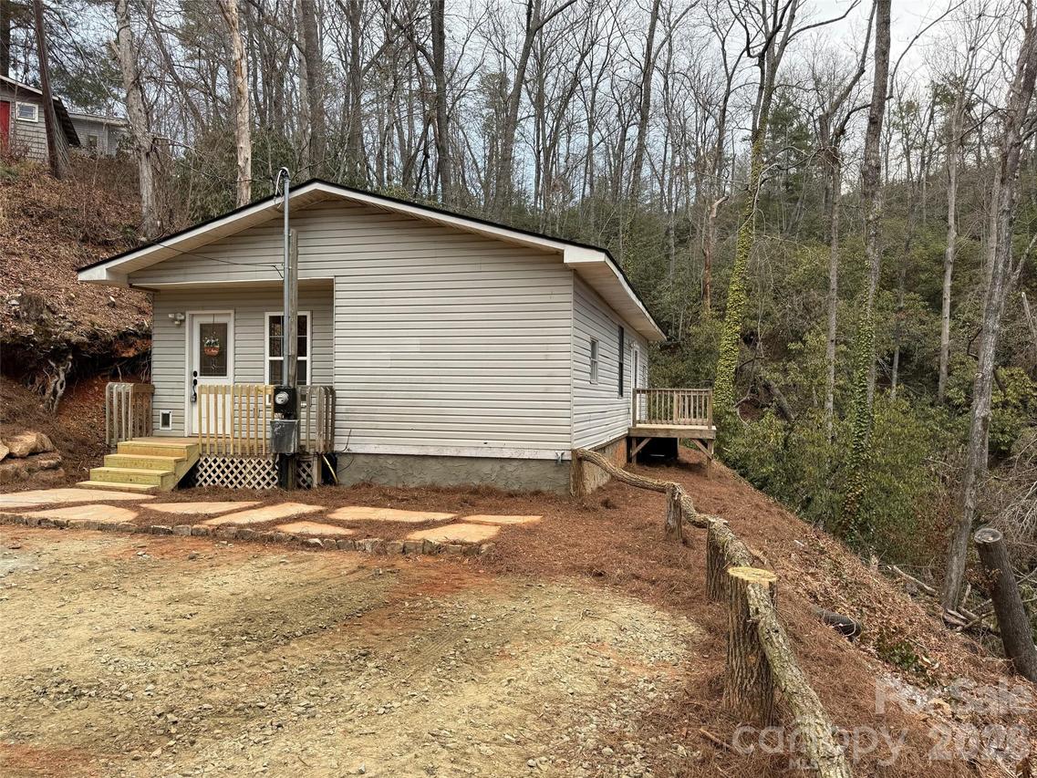 54 Big Bear Dr., Pisgah Forest, NC 28768