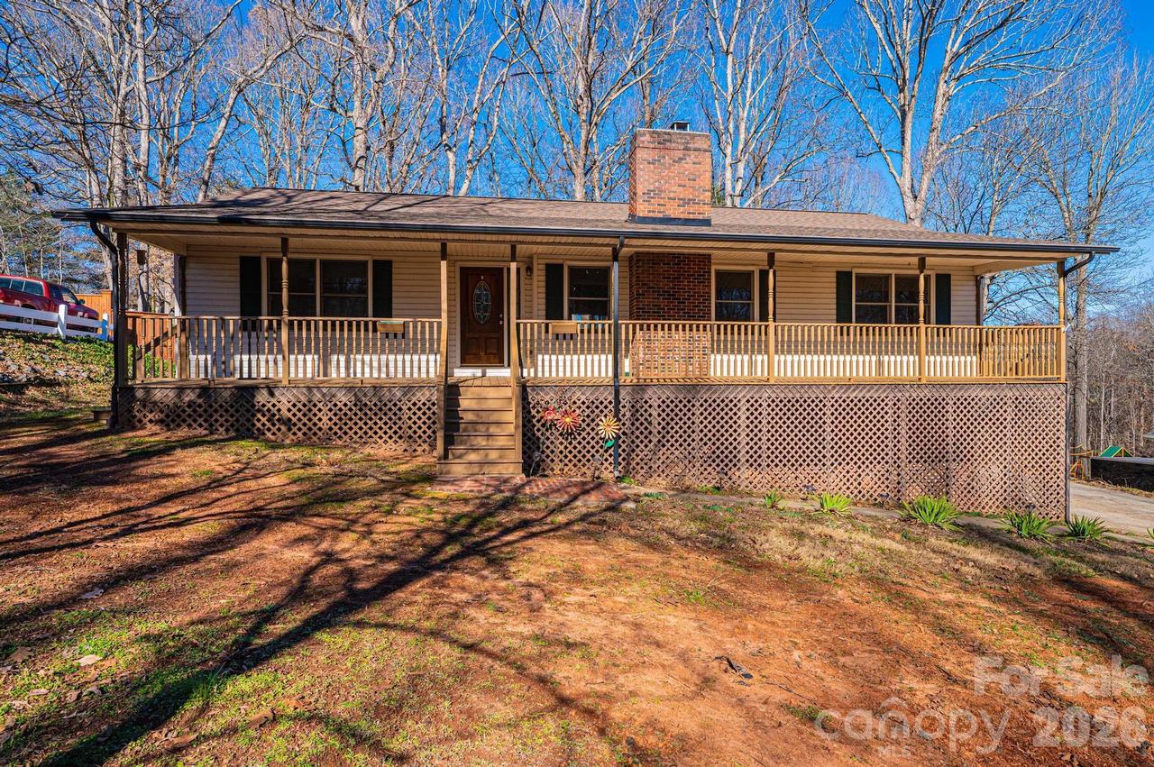 5284 Lisa Ln., Hickory, NC 28602