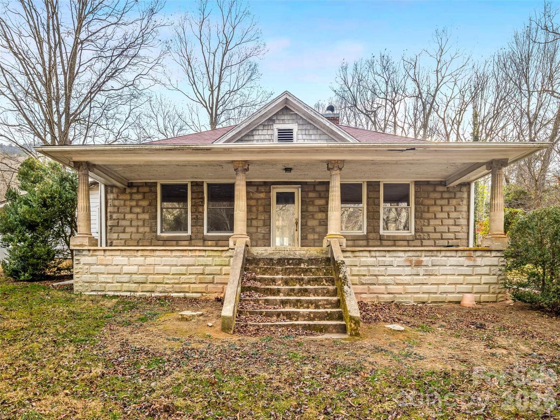 385 Chunns Cove Rd., Asheville, NC 28805
