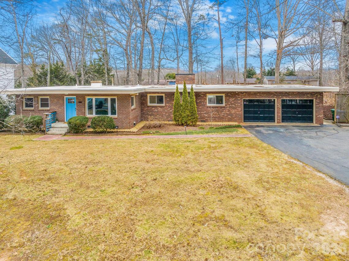 96 Oak Hill Rd., Candler, NC 28715