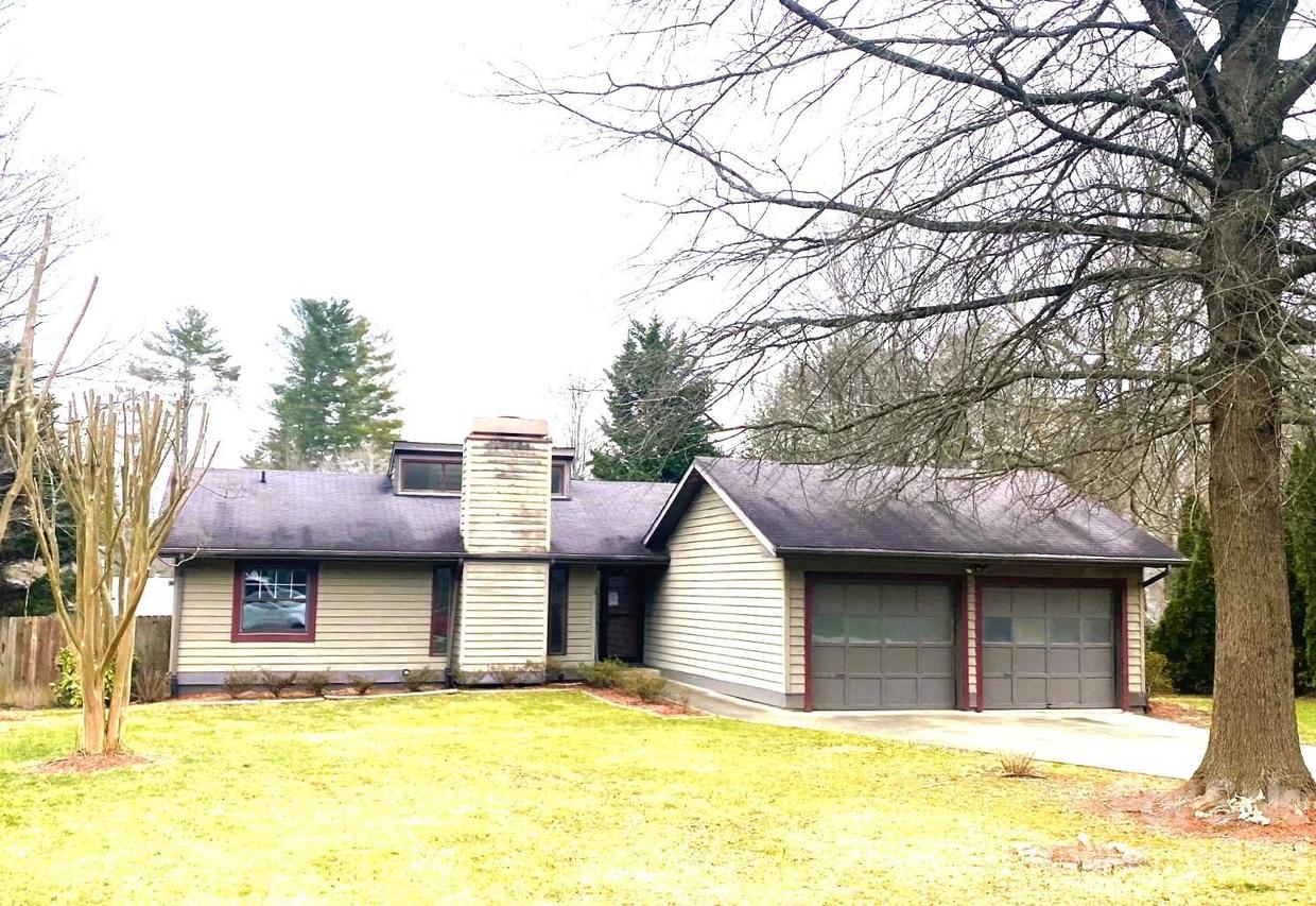 15 Golden Oaks Ln., Fletcher, NC 28732