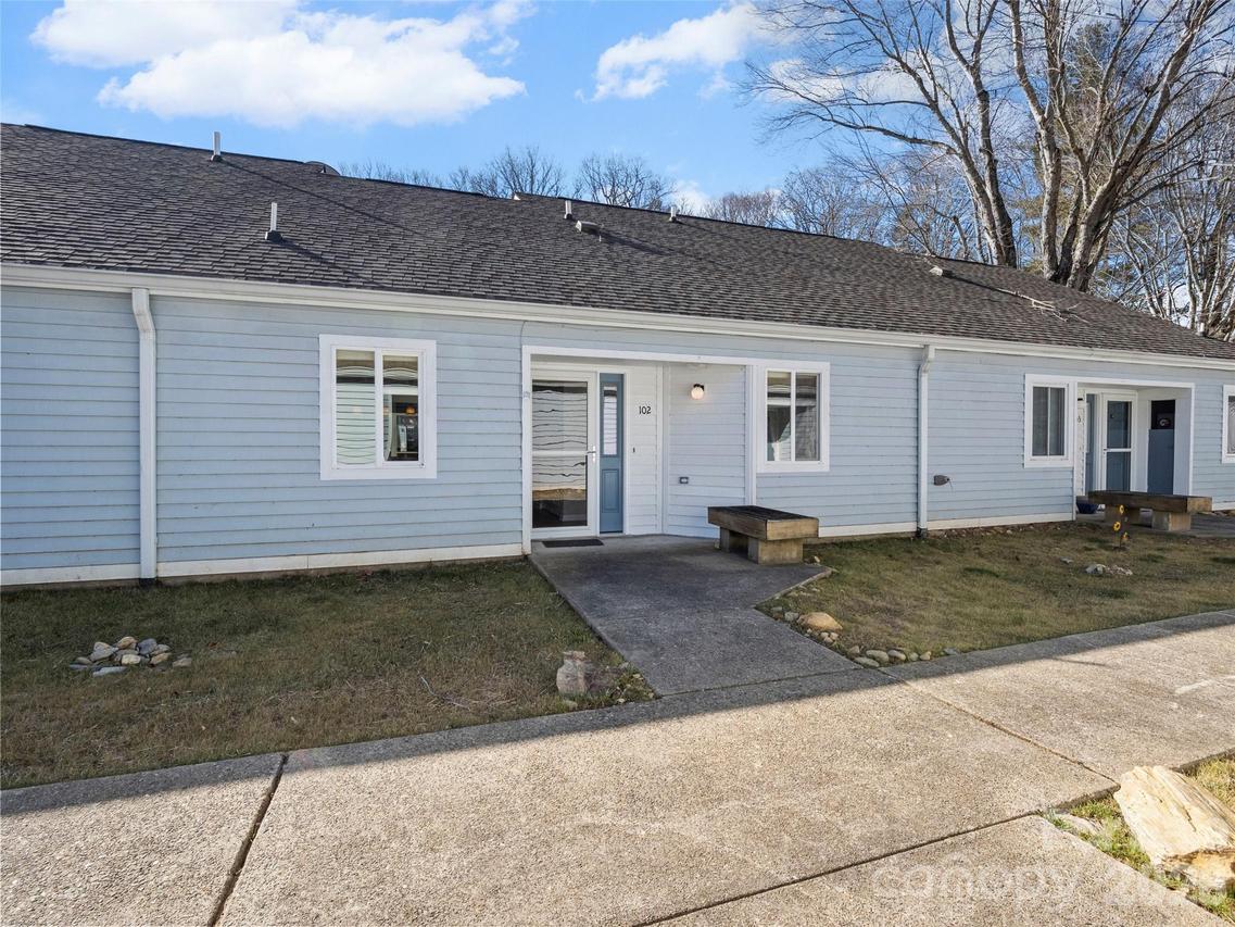 102 Llama Way, Black Mountain, NC 28711