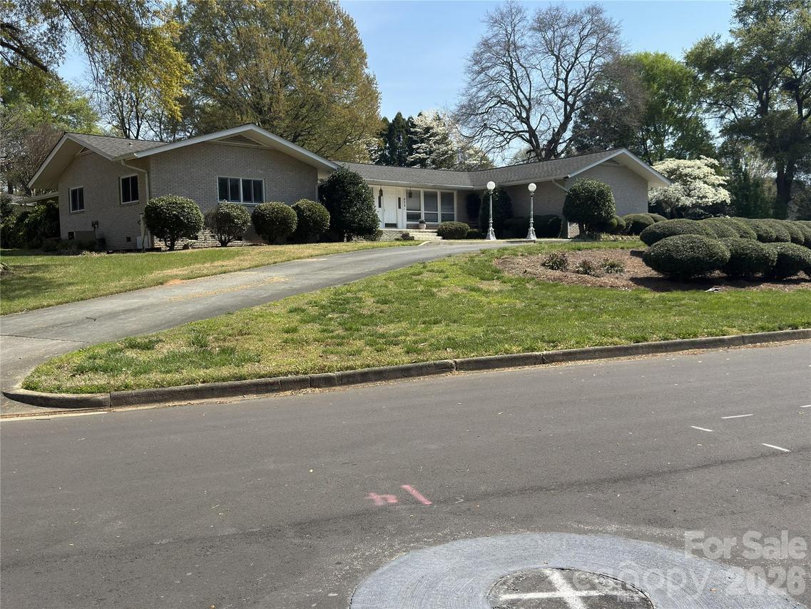 938 Sandswood Dr., Gastonia, NC 28054