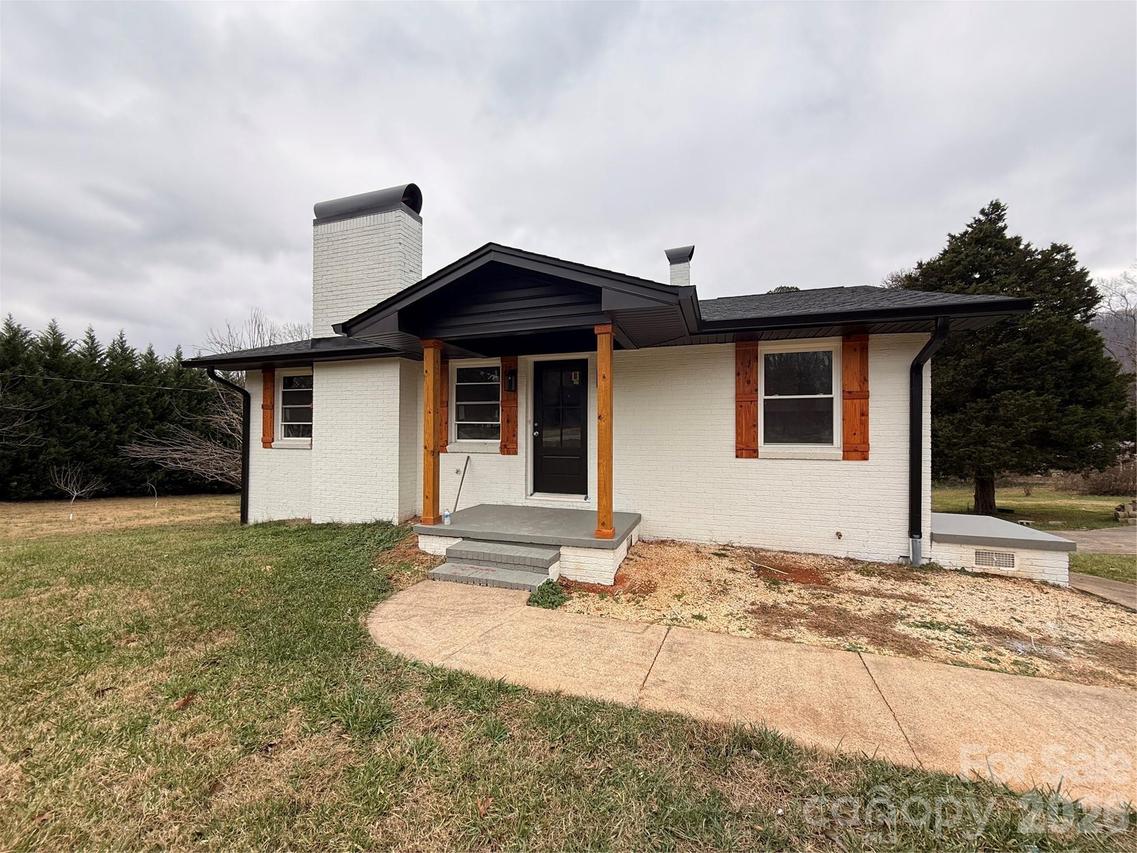 6229 Mountain Grove Rd., Hickory, NC 28602