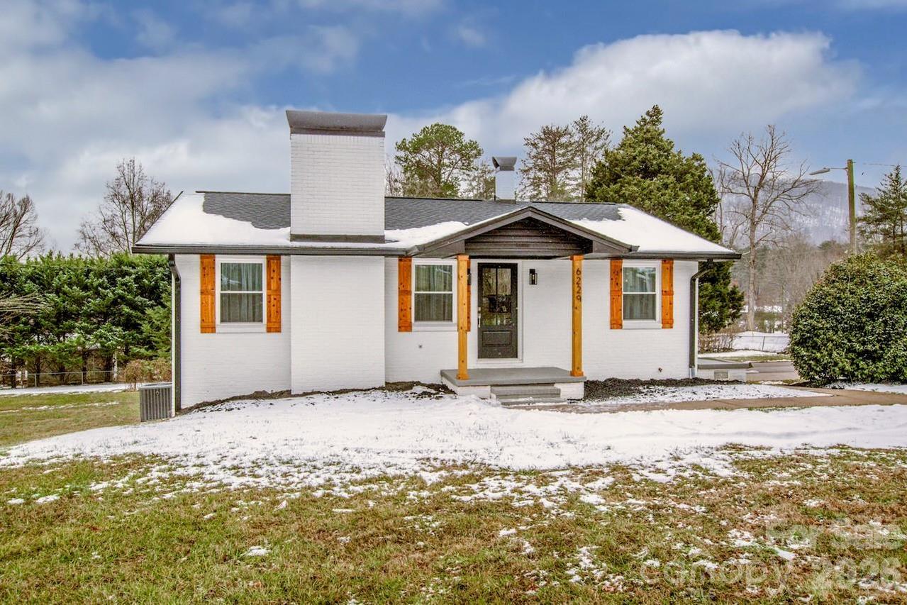 6229 Mountain Grove Rd., Hickory, NC 28602