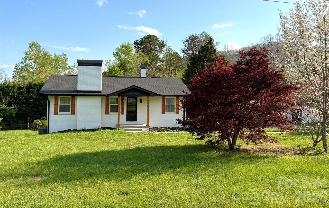 6229 Mountain Grove Rd., Hickory, NC 28602