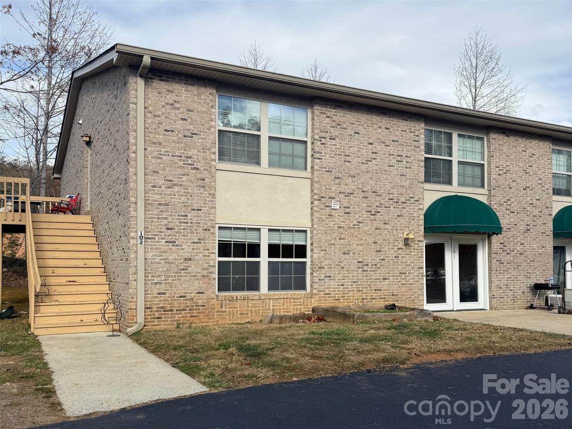 101 Cedar Ridge Dr., Asheville, NC 28803