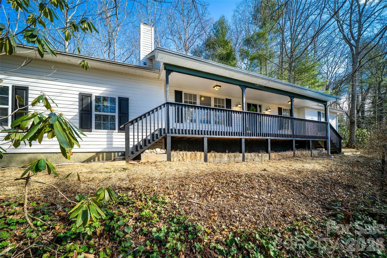 11 Twin Lakes Dr., Fletcher, NC 28732