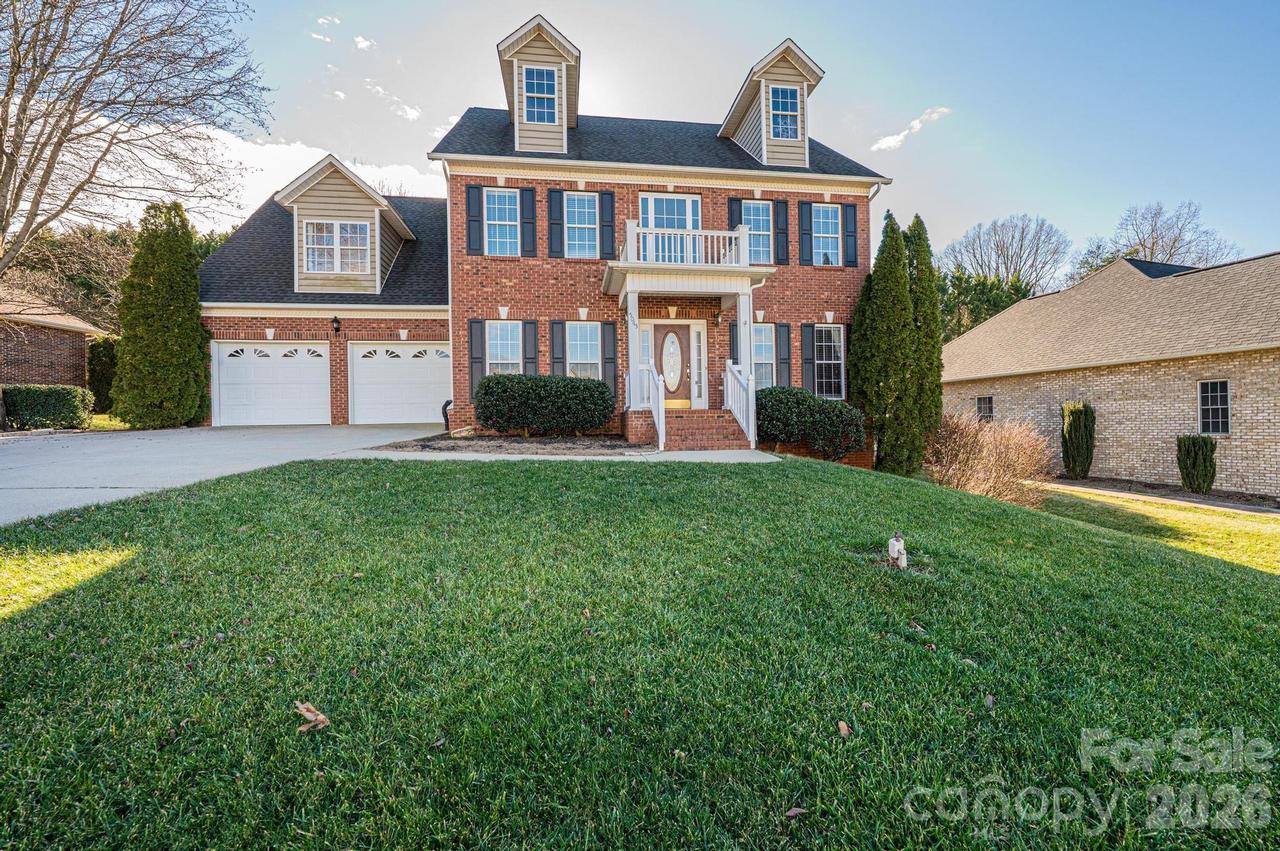 5045 Old River Dr., Hickory, NC 28602