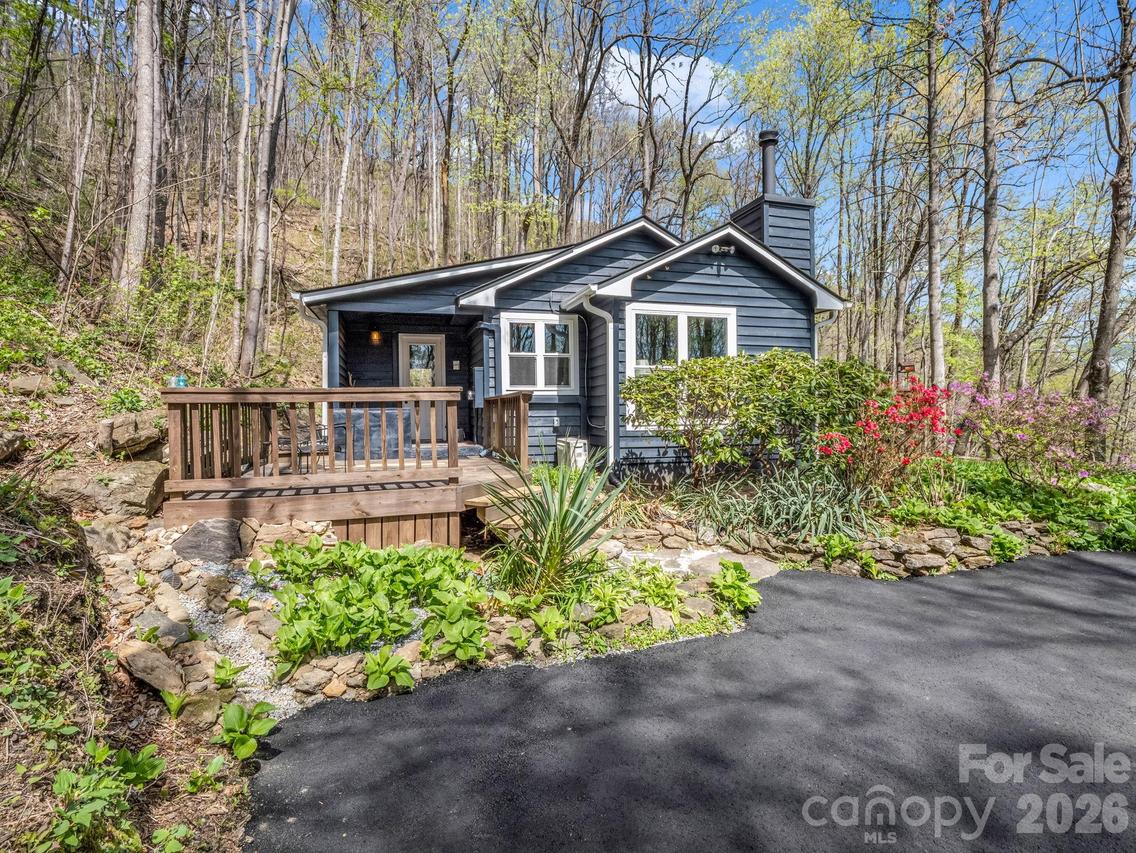 1586 Skyuka Mountain Rd., Columbus, NC 28722