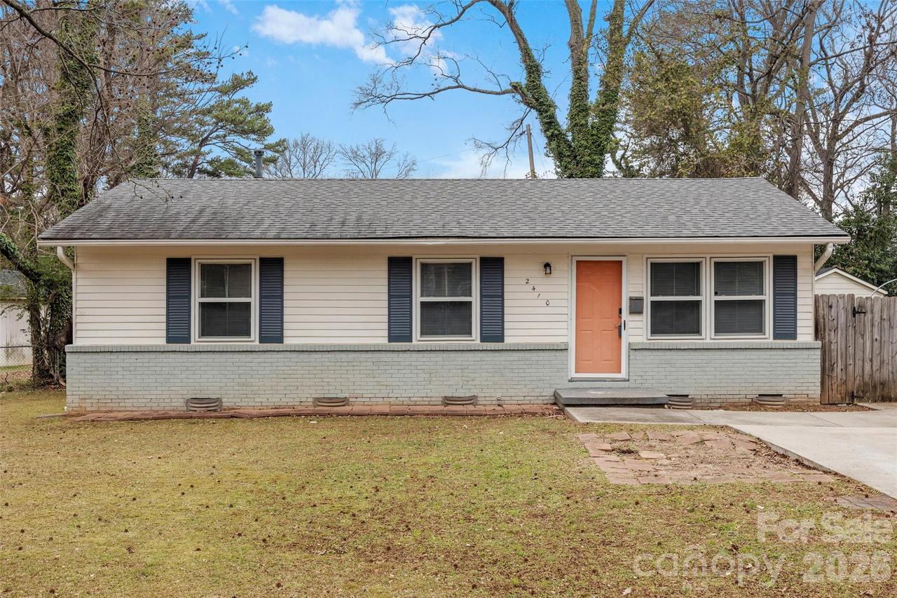 2410 Carrington Ct., Charlotte, NC 28208