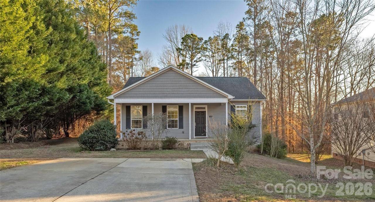 107 Barndale Dr., Troutman, NC 28166