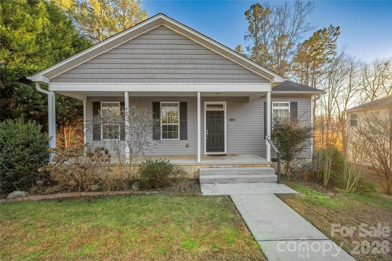 107 Barndale Dr., Troutman, NC 28166
