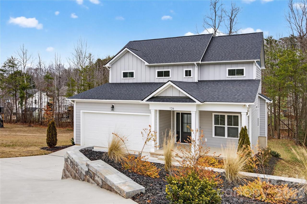 126 Meadow Glen Dr., Troutman, NC 28166